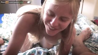 Девушка Саша рассуждает об анале и хочет в попку