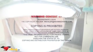 Муж с друзьями раскатывает сексвайф Таню