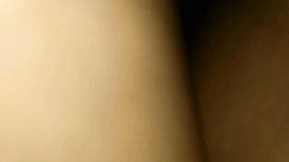 Муж наяривает клитор пьяной жене и она кончила