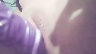 Тёлочка кончает от вибратора