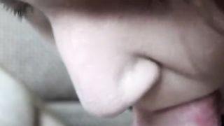 Любовница сосёт и глотает сперму