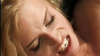 Блондинка трахается с карликом, которого сбила автомобилем