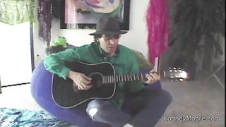 Гитарист насадил на член цыганку карлика