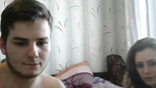 Слезла с члена чтоб принять сперму в рот