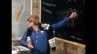 Студенческая групповуха на уроке с распутным преподавателем