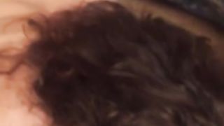 Пока парень дрочит девушка вылизывает ему яички и принимает сперму на лицо