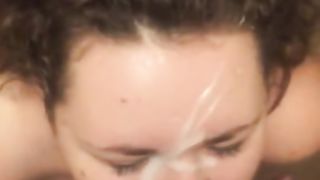 Пока парень дрочит девушка вылизывает ему яички и принимает сперму на лицо