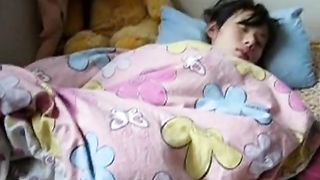 Женушка спит а муж глумиться над ней