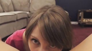 Девушка лесби ласково щекочет писю подруге шаловливым языком