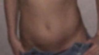 Пьяная жена крепко спит а муж над ней глумиться