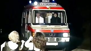 Проститутки лилипутки вылечили больного в машине скорой помощи