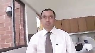 Папик нашёл для дочки лилипутке красивого парня