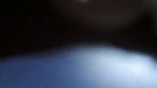 Ещё не траханная писечка девушки истекает смазкой