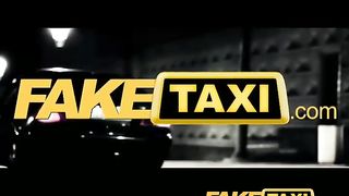 Подсела к таксисту и в машине дала трахнуть себя