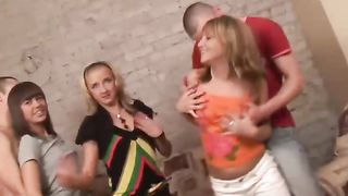 Бесстыжая оргия русских студентов после сдачи сессии