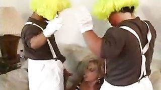 Распутная дамочка и два весёлых карлика