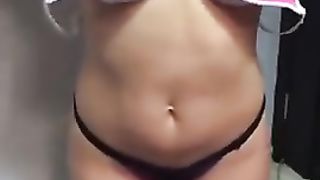 Поласкай свою киску перед клубом и пойдём