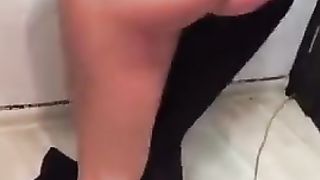 Поласкай свою киску перед клубом и пойдём