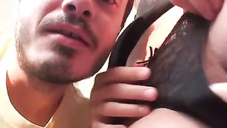 Блондинку с нежным голосом на лоджии порет в тугой анал