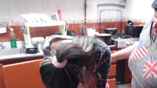 Телка мастурбирует а мама её поддерживает во всём