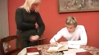 Жестко отымел зрелую тетку