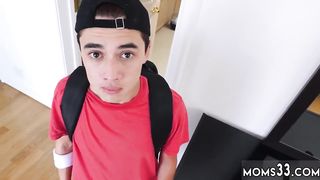 Братец застукал сестрицу с подругой