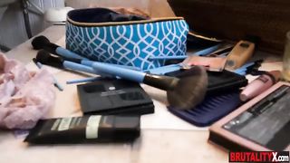 Жестко наказ сестру