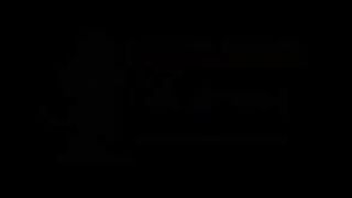 Папочка нежно вылезал пизду дочери и выебал во все дыры