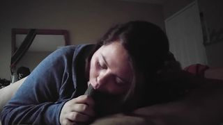 Толстая молодуха с наслаждением отсосала негру член