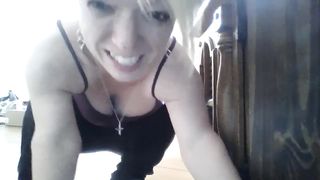 Голая женщина карлик и доставщик пиццы скрытая камера видео