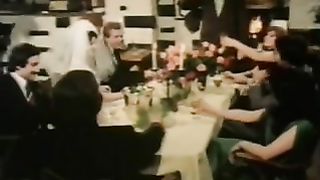 В брачную ночь невеста радует не жениха