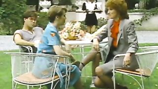 Карен и Луиза практикуются на зрелом члене