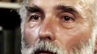 Неверная супруга отдается по кругу сексуальным мужчинам