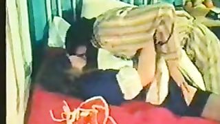 Получает оргазм от большого члена