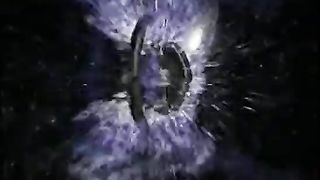 Поимел брюнетку на диване раком