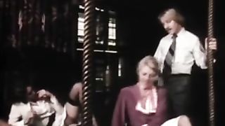 Молодые сиськастые наездницы с волосатыми кисками