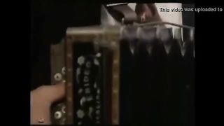 Прилюдно поимел супругу в очко