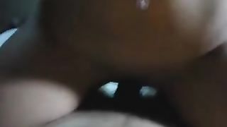 Милашка с хвостиками умело справляется на члене