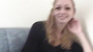 Грудастая мадам сосет толстый хер