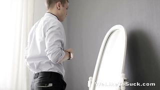 Сексуальные парни пользуются безотказной малышкой