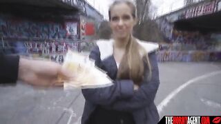 Заплатил девушке, чтобы трахнуть ее тугую киску на улице под мостом